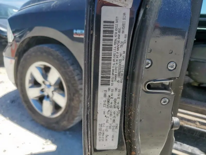 2016 RAM 1500 SLT  