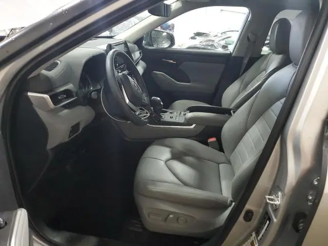 2022 TOYOTA HIGHLANDER XLE  