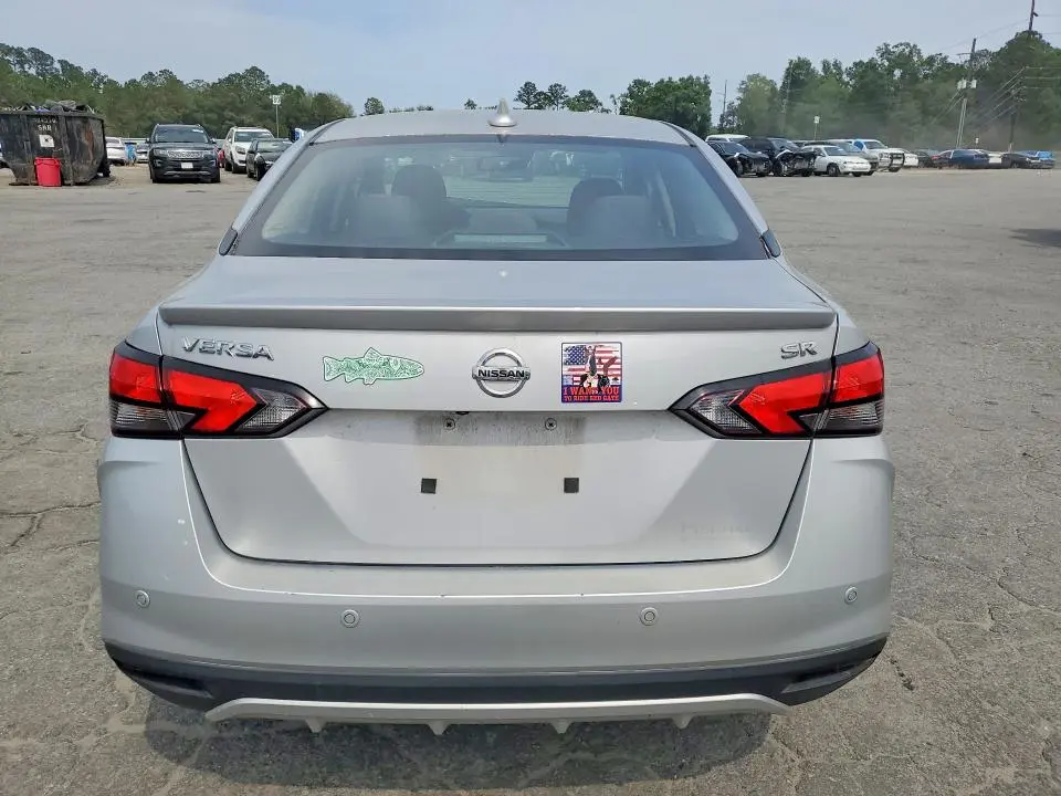 2021 NISSAN VERSA SR  