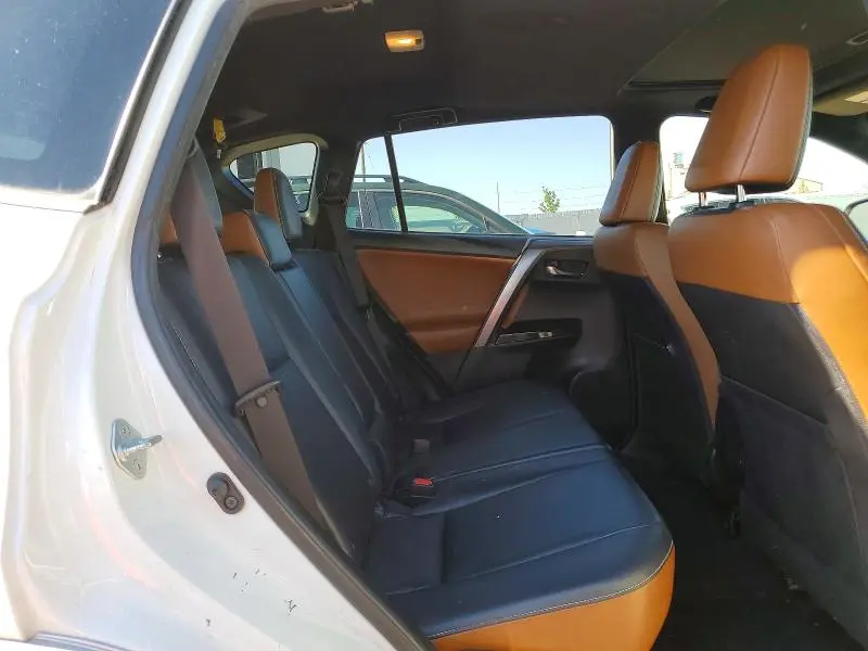 2016 TOYOTA RAV4 SE  