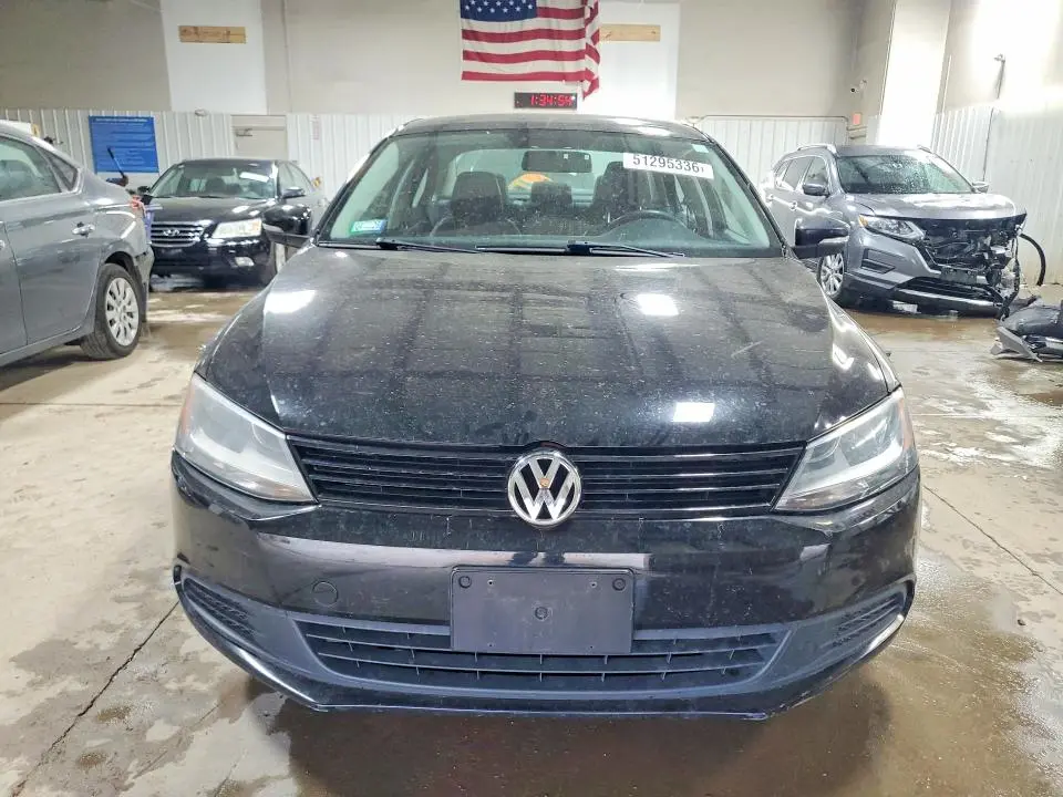 2011 VOLKSWAGEN JETTA SE  