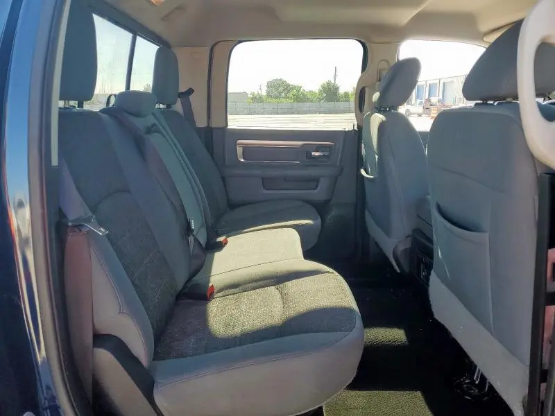 2016 RAM 1500 SLT  