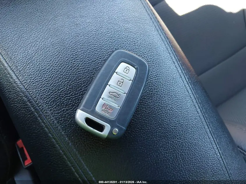 2011 HYUNDAI SONATA SE