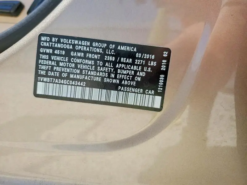 2016 VOLKSWAGEN PASSAT SE  