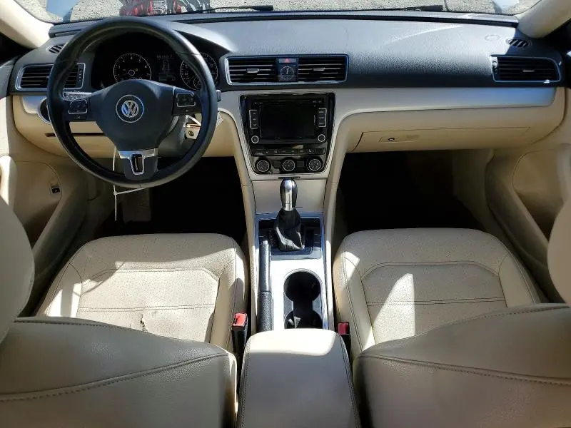2013 VOLKSWAGEN PASSAT SE  