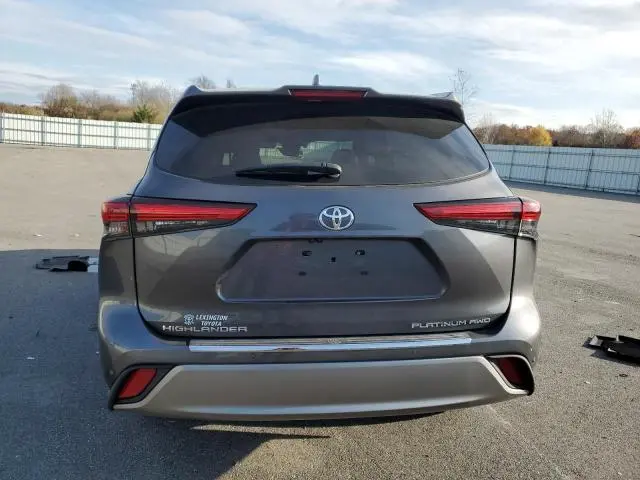 2022 TOYOTA HIGHLANDER PLATINUM  