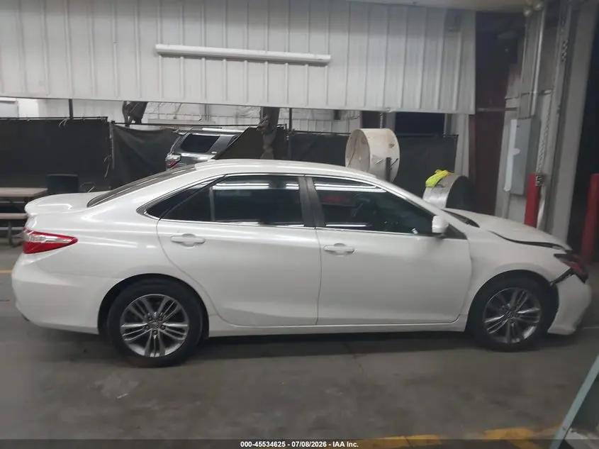 2015 TOYOTA CAMRY SE