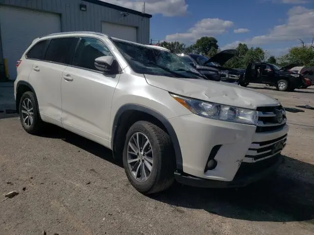2017 TOYOTA HIGHLANDER SE  