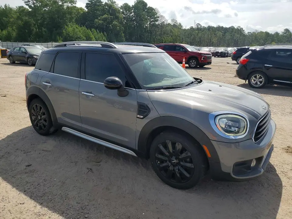 2017 MINI COOPER   