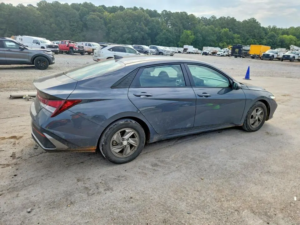 2025 HYUNDAI ELANTRA SE  