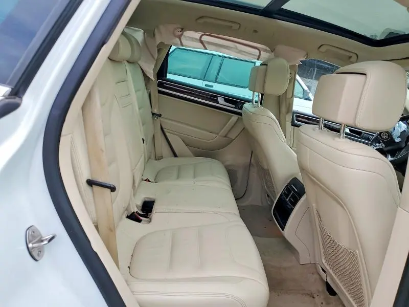 2013 VOLKSWAGEN TOUAREG V6  