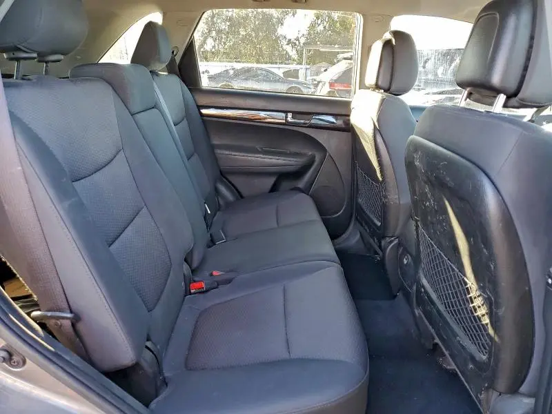 2012 KIA SORENTO BASE  