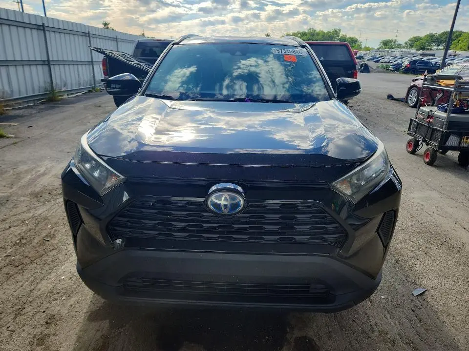 2019 TOYOTA RAV4 LE  