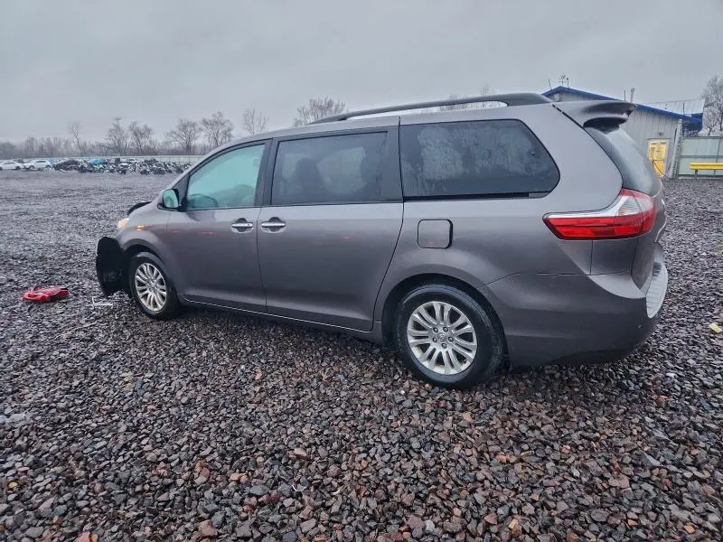 2015 TOYOTA SIENNA XLE  