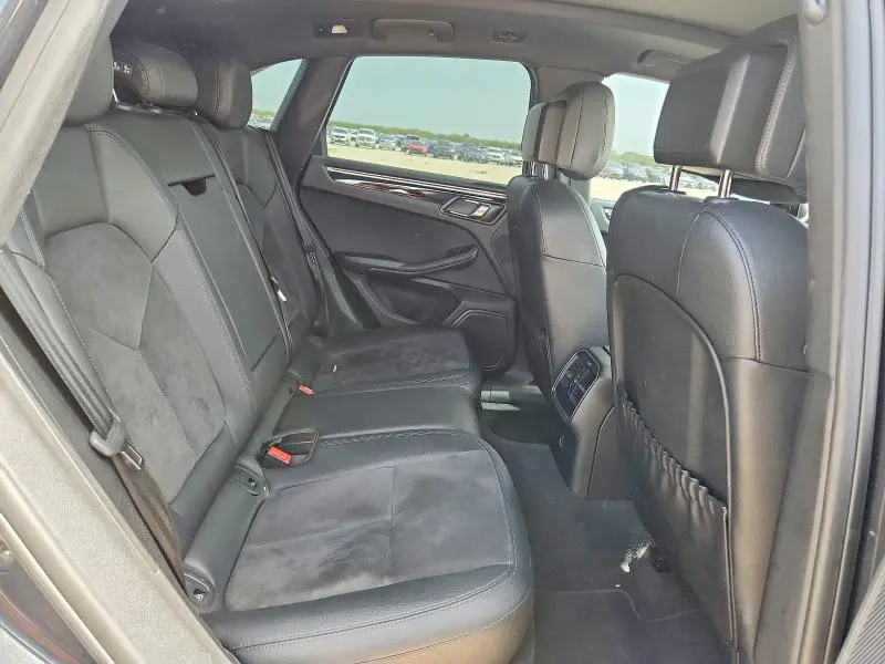 2019 PORSCHE MACAN   