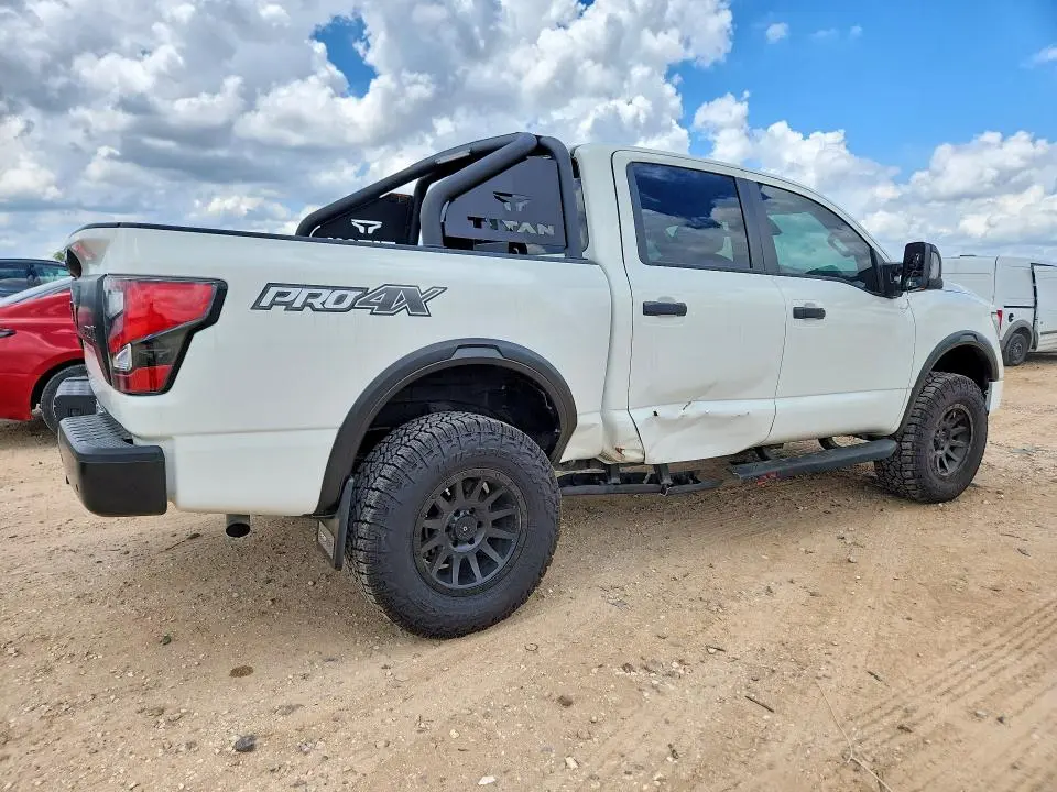 2024 NISSAN TITAN PRO-4X  