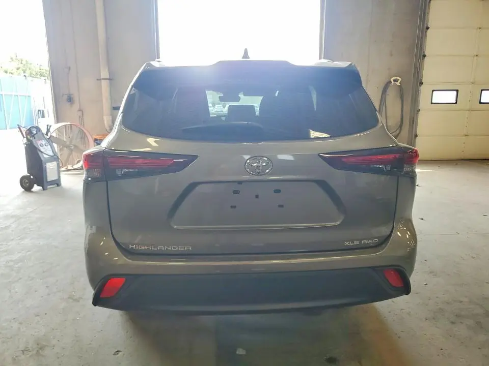 2025 TOYOTA HIGHLANDER XLE  