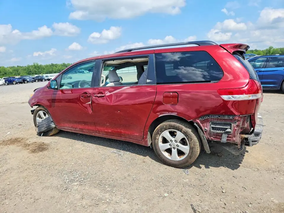 2014 TOYOTA SIENNA LE  