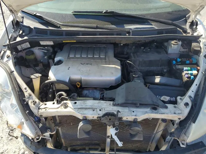 2010 TOYOTA SIENNA XLE  