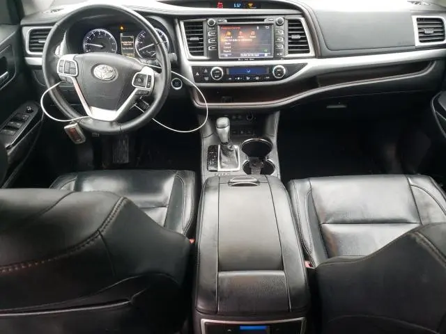 2018 TOYOTA HIGHLANDER SE  