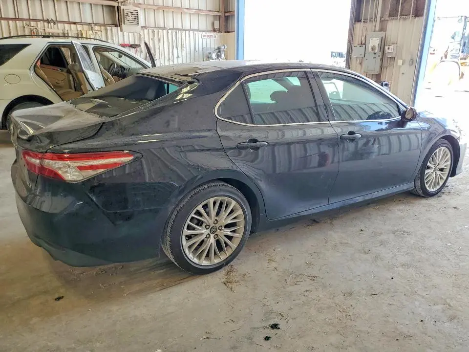 2018 TOYOTA CAMRY XLE  