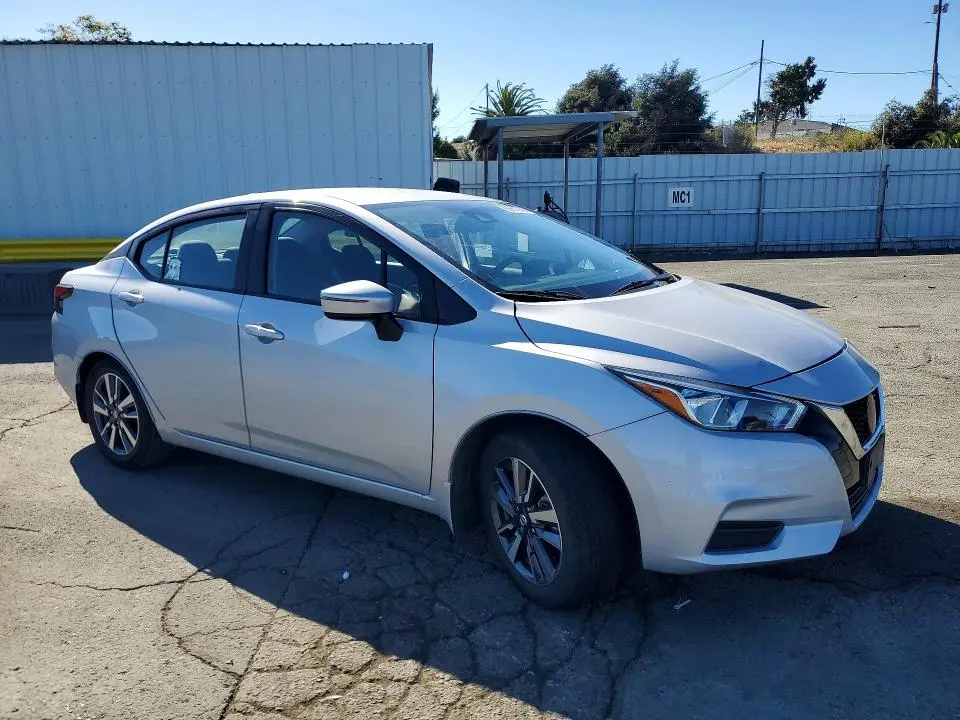 2021 NISSAN VERSA SV  