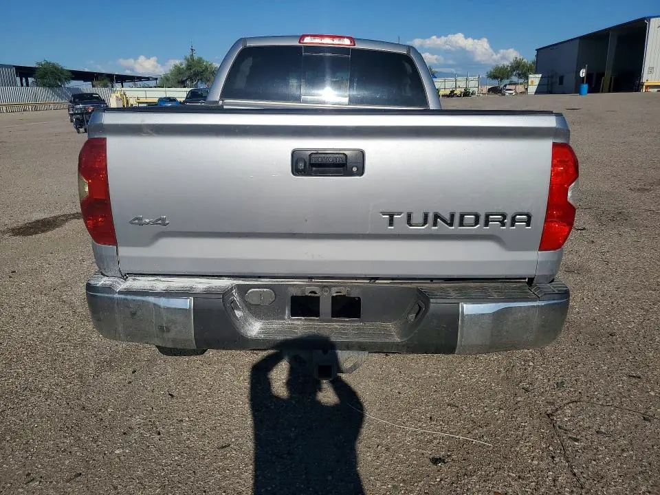 2016 TOYOTA TUNDRA SR5  