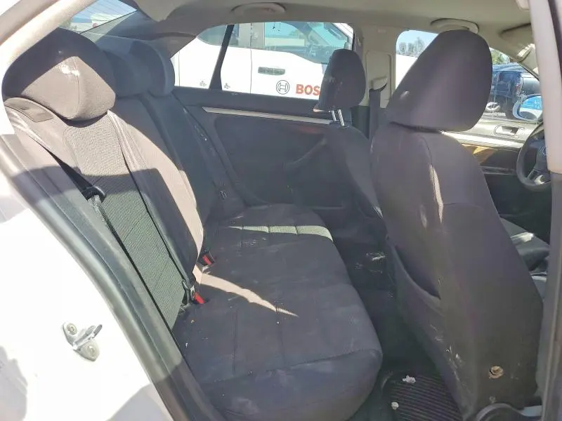 2010 VOLKSWAGEN JETTA S  