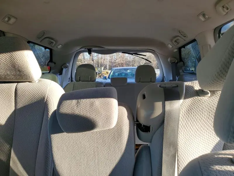 2013 TOYOTA SIENNA LE  