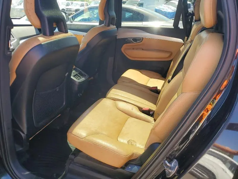 2016 VOLVO XC90 T6  