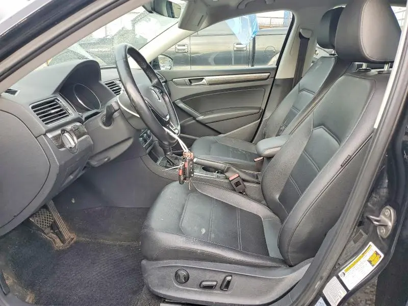 2016 VOLKSWAGEN PASSAT SE  