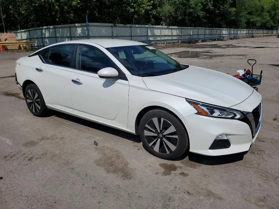 2022 NISSAN ALTIMA SV  
