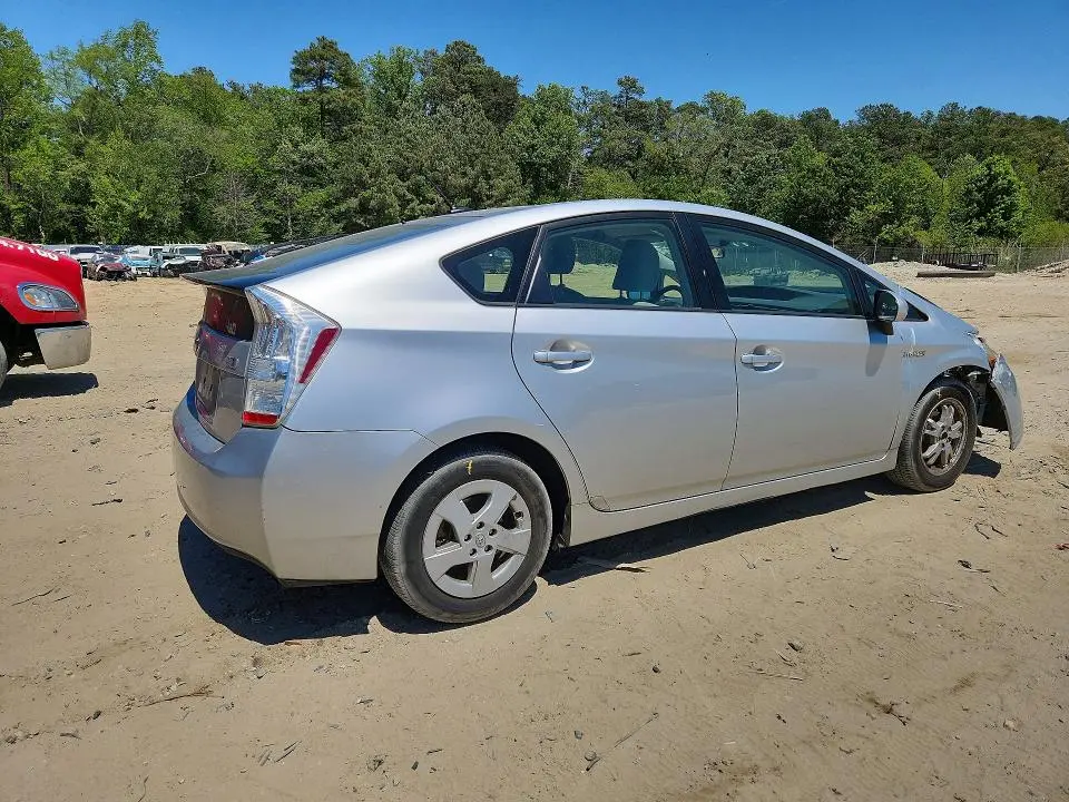 2011 TOYOTA PRIUS THREE  