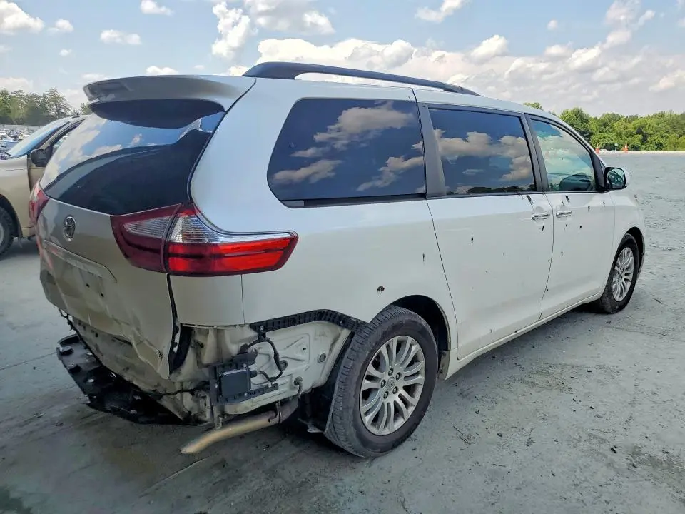 2017 TOYOTA SIENNA XLE PREMIUM 8-PASSENGER  