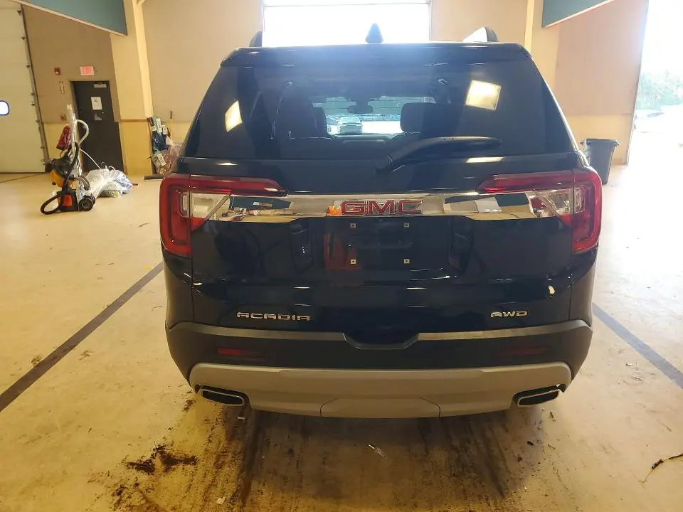 2021 GMC ACADIA SLT  