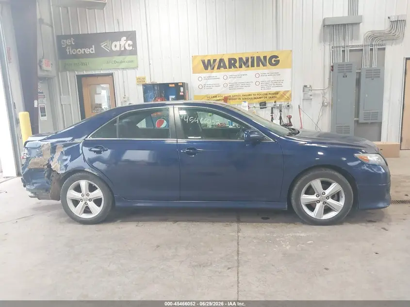 2011 TOYOTA CAMRY SE