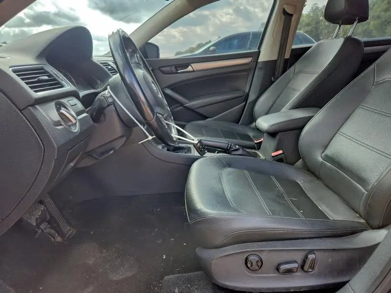 2015 VOLKSWAGEN PASSAT SE  