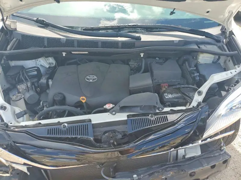 2017 TOYOTA SIENNA XLE 8-PASSENGER  