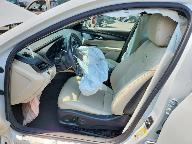 2023 CADILLAC CT4 PREMIUM LUXURY  