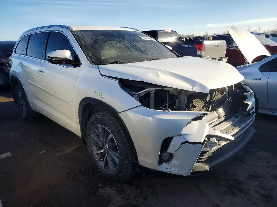 2018 TOYOTA HIGHLANDER SE  