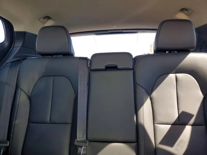 2025 VOLVO XC40 CORE  