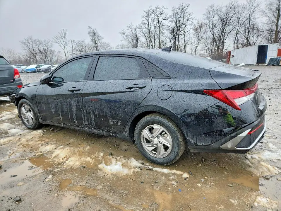 2025 HYUNDAI ELANTRA SE  