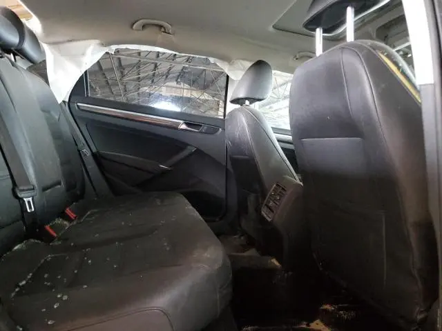 2017 VOLKSWAGEN PASSAT SE  