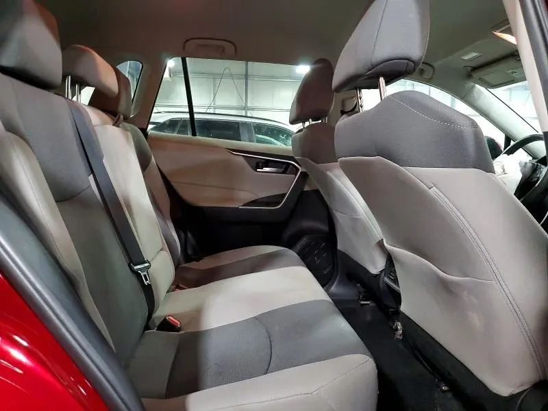 2021 TOYOTA RAV4 XLE  
