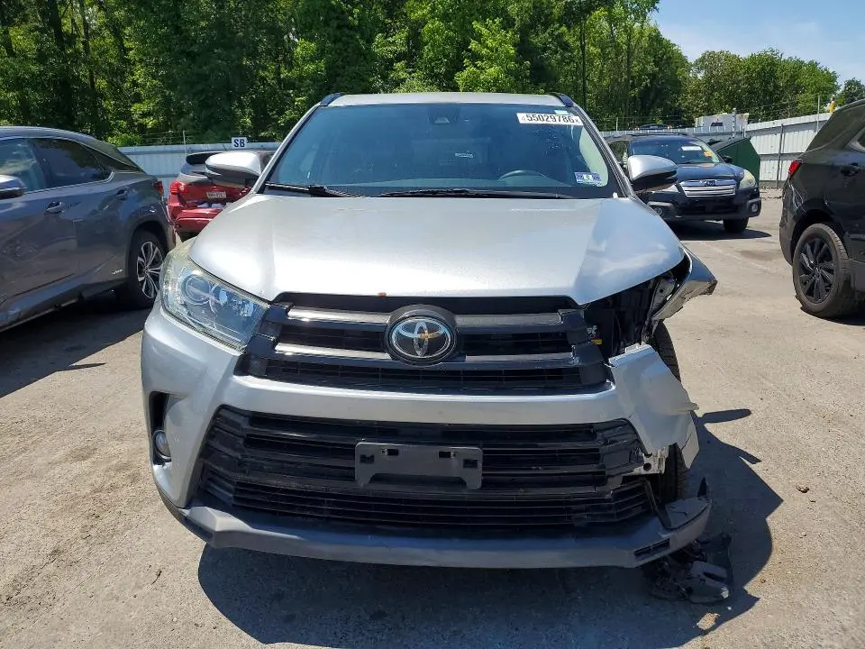 2017 TOYOTA HIGHLANDER SE  