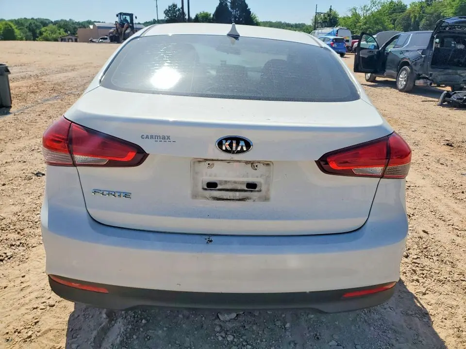 2017 KIA FORTE LX  
