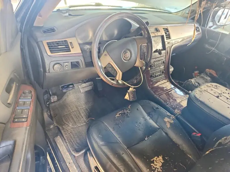 2011 CADILLAC ESCALADE ESV PREMIUM  