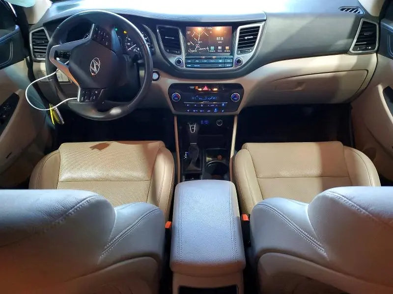2017 HYUNDAI TUCSON SE PLUS  