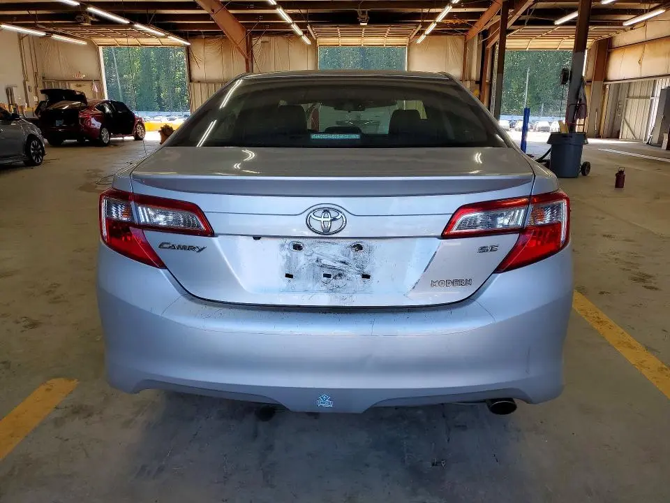 2014 TOYOTA CAMRY SE  
