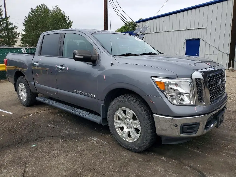 2018 NISSAN TITAN SV  